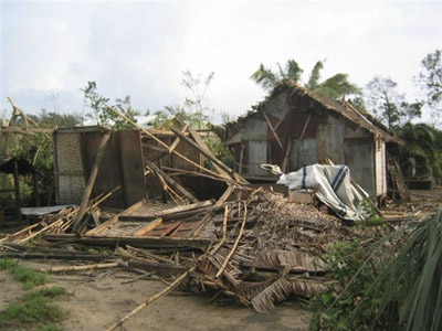Habitations de type traditionnel endommagées
